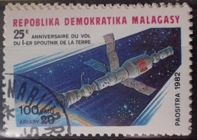 Мадагаскар 1982, Советский КОСМОС, Первый спутник, Гагарин, 3 марки, ГАШ. -30.JPG