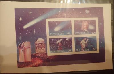 Сен-Винсент 1986 Edmond Halley. Comète. Télescope. Planétarium. Yvert No BF25. Scott No 921a. Essai de couleur-3000.JPG