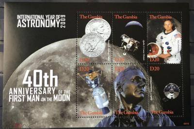 GAMBIA(2009) 40th anniversary of first man on Moon. Susan B. Anthony coin-200.jpg